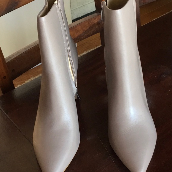 NIB Ulani Heeled Booties - Picture 6 of 7